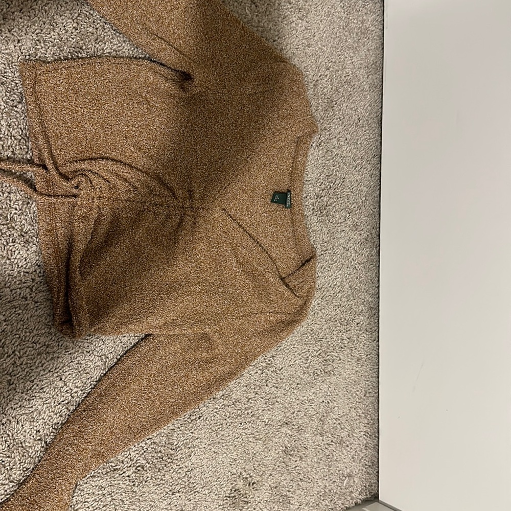 Fuzzy soft cropped sweater